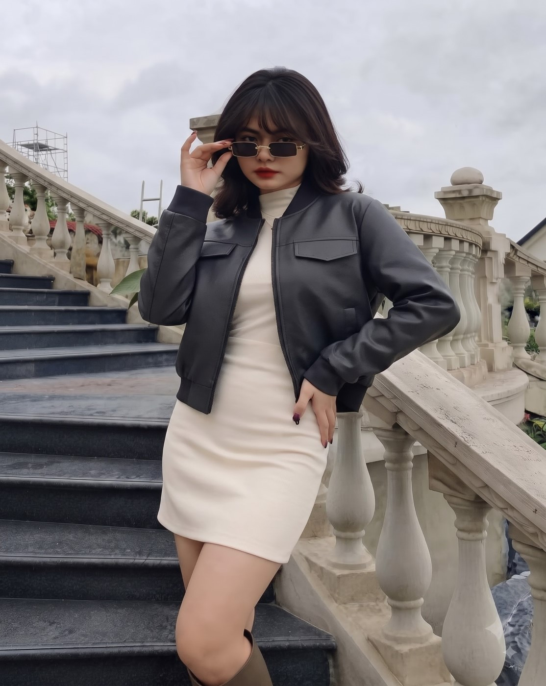 women leather jacket (black)