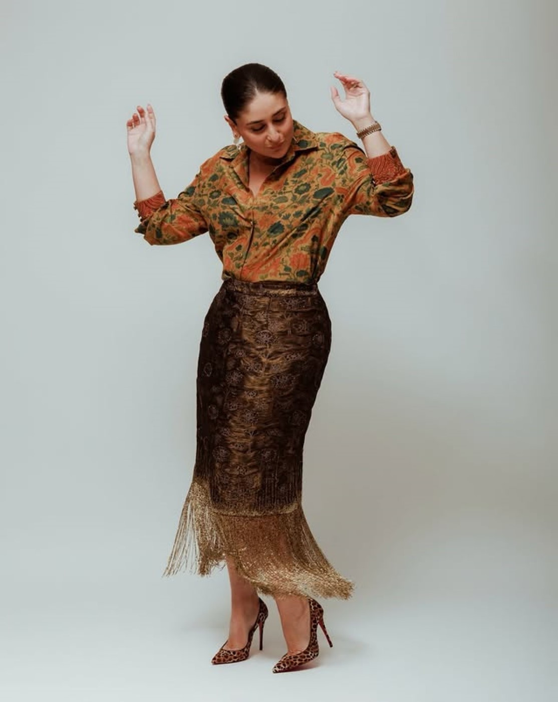 kareena kapoor printed shirt (mustard floral)